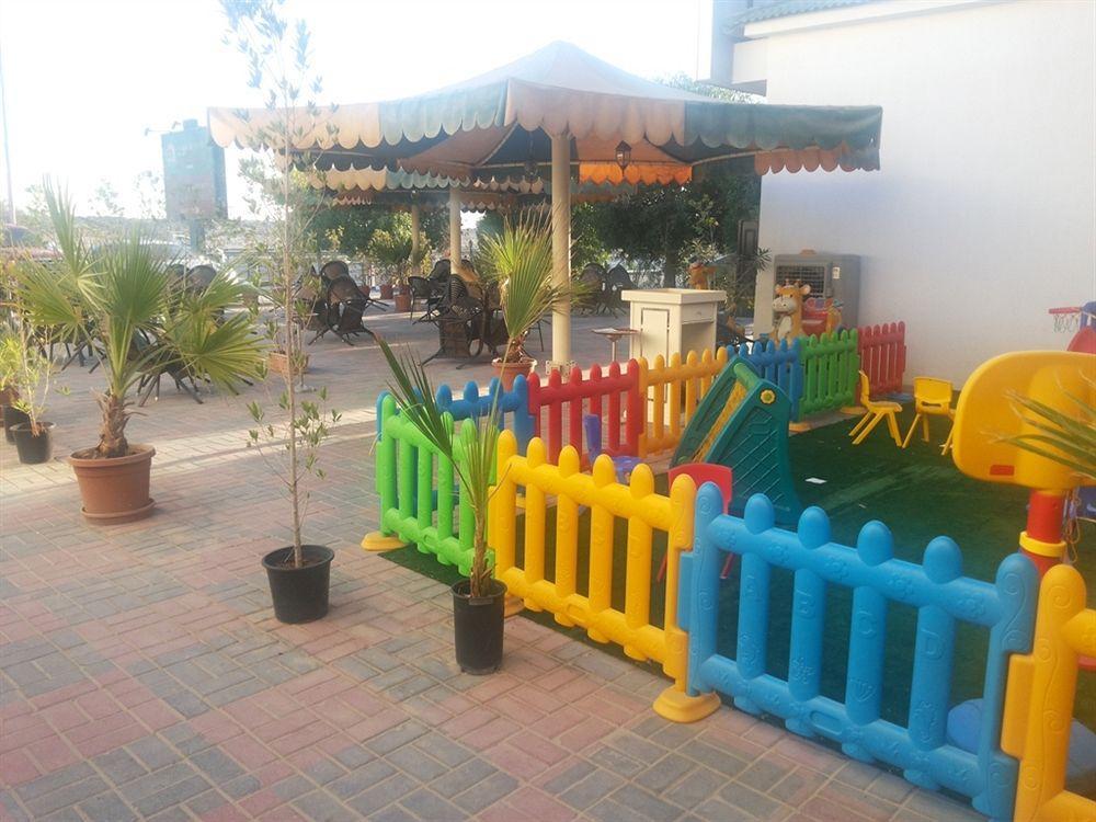 Royal Residence Hotel Apartments Umm el-Kajvajn Kültér fotó